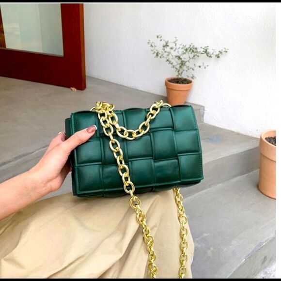 QUILTED SQUARE DESIGN CHAIN-LINK BAG - Picture 1 of 5